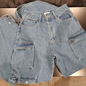 Forever 21 Wide Leg Cargo Jeans Size M